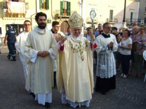 S.E.-MONS-CASTORO-CORPUS-DOMINI-2017-2.jpg